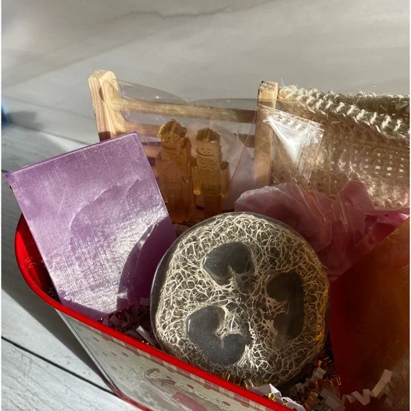 Handmade Christmas Soap Gift Tin, Deer with Santa Hat Tin, ( PRICE IS FIRM ) - Picture 3 of 8